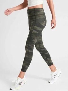 Athleta Camo Contender 7/8 Leggings Olive Camo EUC Size M High Rise